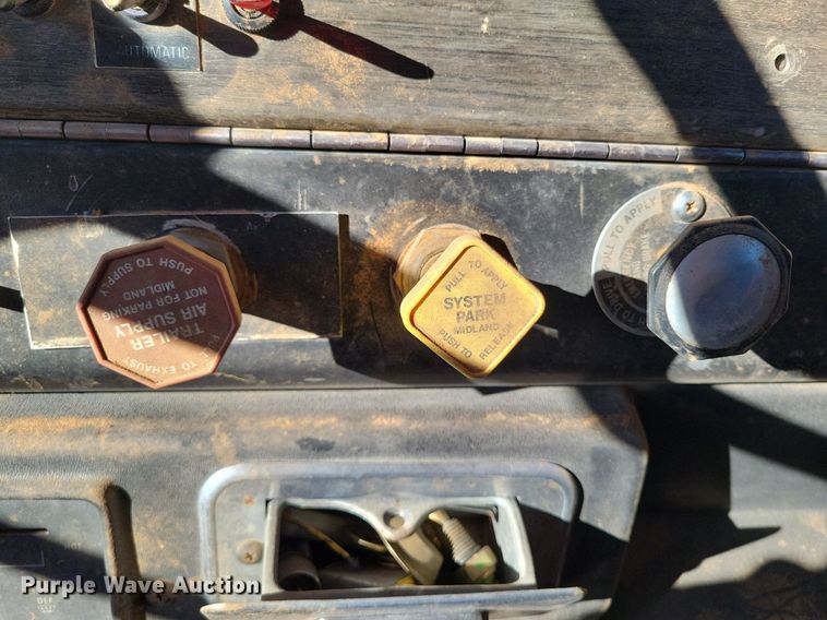 image for item LG9448 1981 Kenworth  grain truck