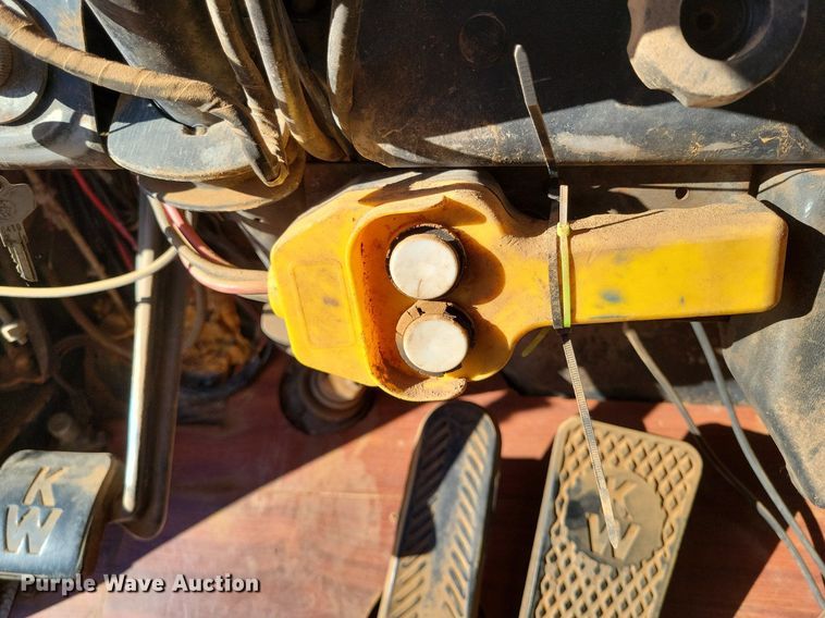 image for item LG9448 1981 Kenworth  grain truck