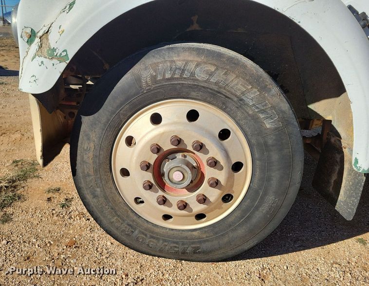 image for item LG9448 1981 Kenworth  grain truck