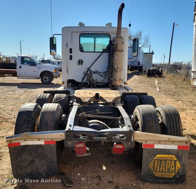 image for item LG9449 2009 Freightliner Columbia  semi truck