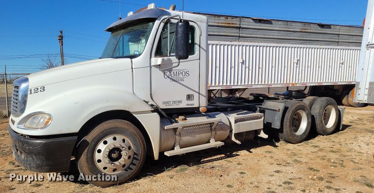 image for item LG9449 2009 Freightliner Columbia  semi truck