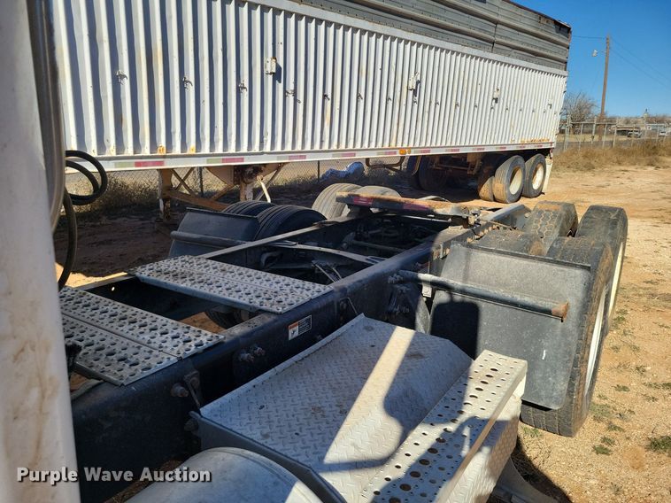 image for item LG9449 2009 Freightliner Columbia  semi truck