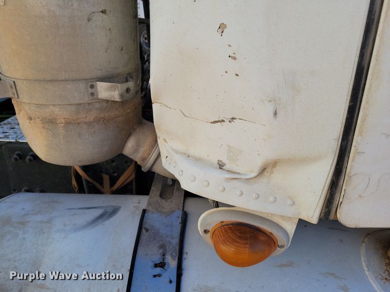 image for item LG9449 2009 Freightliner Columbia  semi truck