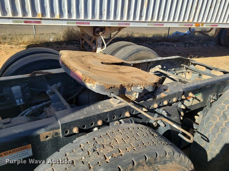 image for item LG9449 2009 Freightliner Columbia  semi truck