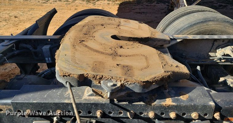 image for item LG9449 2009 Freightliner Columbia  semi truck