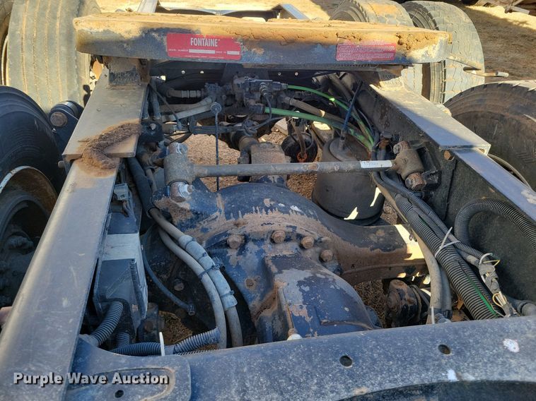 image for item LG9449 2009 Freightliner Columbia  semi truck