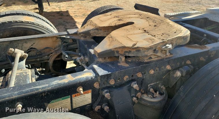 image for item LG9449 2009 Freightliner Columbia  semi truck