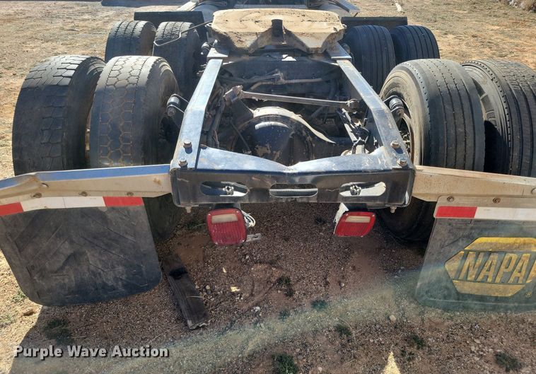 image for item LG9449 2009 Freightliner Columbia  semi truck