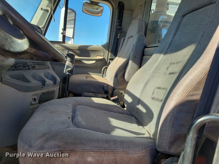 image for item LG9449 2009 Freightliner Columbia  semi truck