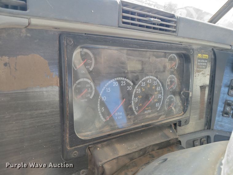 image for item LG9449 2009 Freightliner Columbia  semi truck