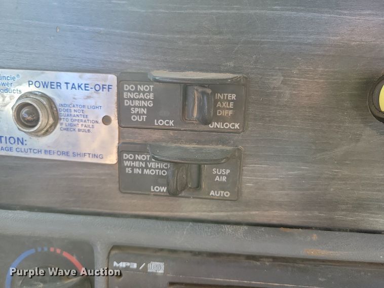 image for item LG9449 2009 Freightliner Columbia  semi truck