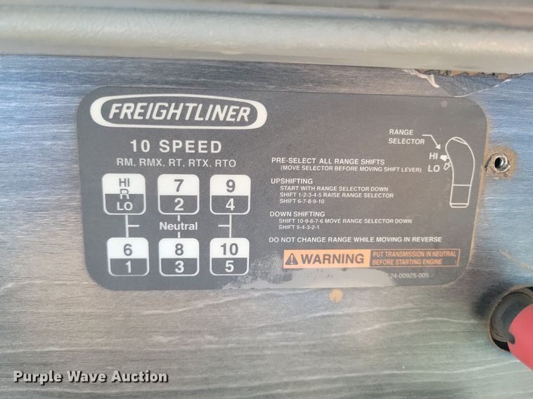 image for item LG9449 2009 Freightliner Columbia  semi truck