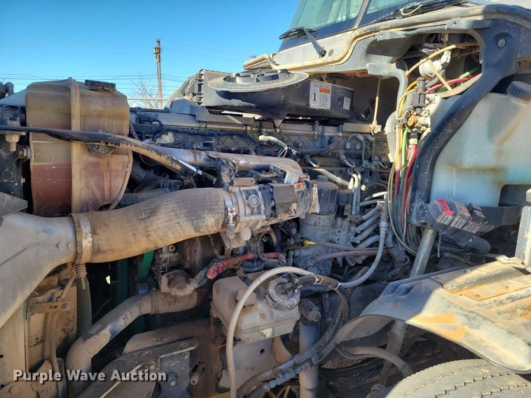 image for item LG9449 2009 Freightliner Columbia  semi truck