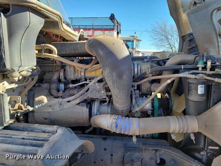 image for item LG9449 2009 Freightliner Columbia  semi truck