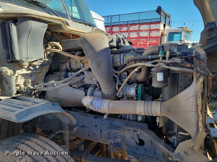 image for item LG9449 2009 Freightliner Columbia  semi truck