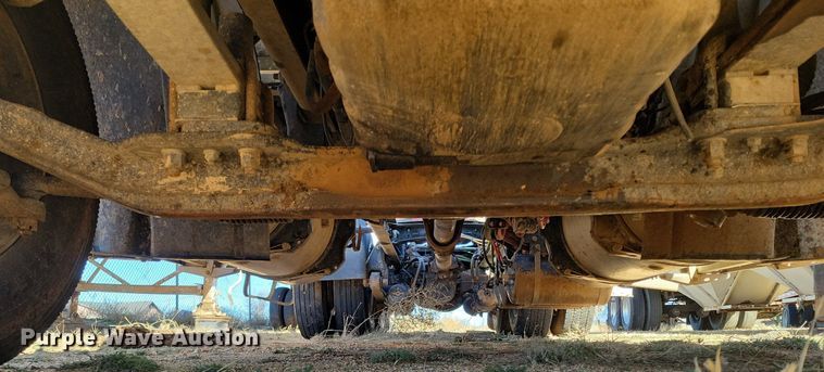 image for item LG9449 2009 Freightliner Columbia  semi truck