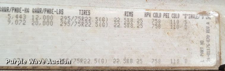 image for item LG9449 2009 Freightliner Columbia  semi truck