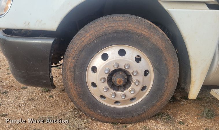 image for item LG9449 2009 Freightliner Columbia  semi truck