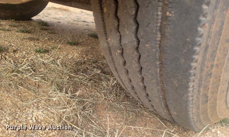 image for item LG9449 2009 Freightliner Columbia  semi truck