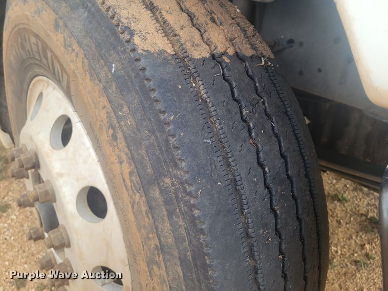 image for item LG9449 2009 Freightliner Columbia  semi truck