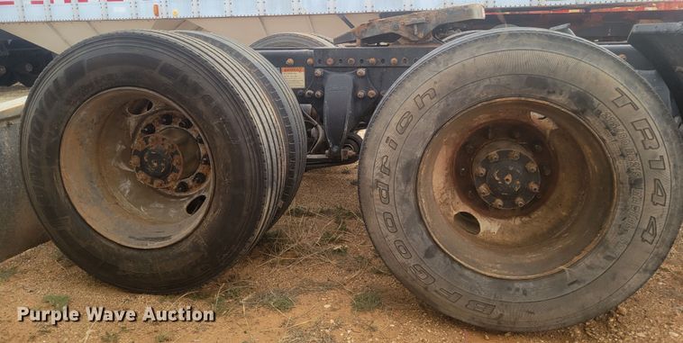 image for item LG9449 2009 Freightliner Columbia  semi truck