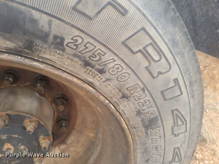 image for item LG9449 2009 Freightliner Columbia  semi truck