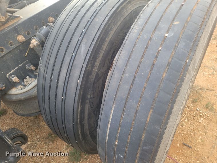 image for item LG9449 2009 Freightliner Columbia  semi truck