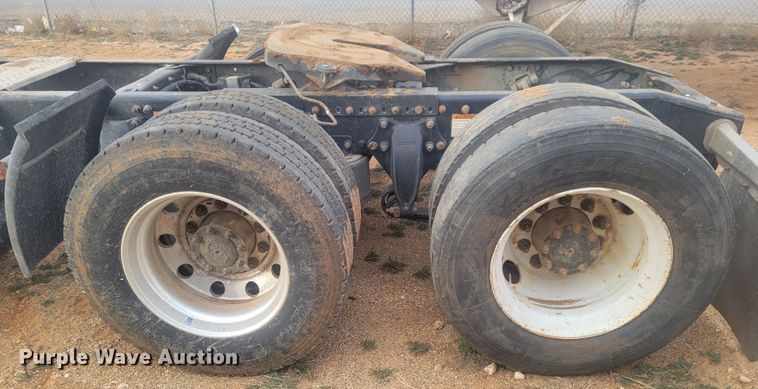 image for item LG9449 2009 Freightliner Columbia  semi truck