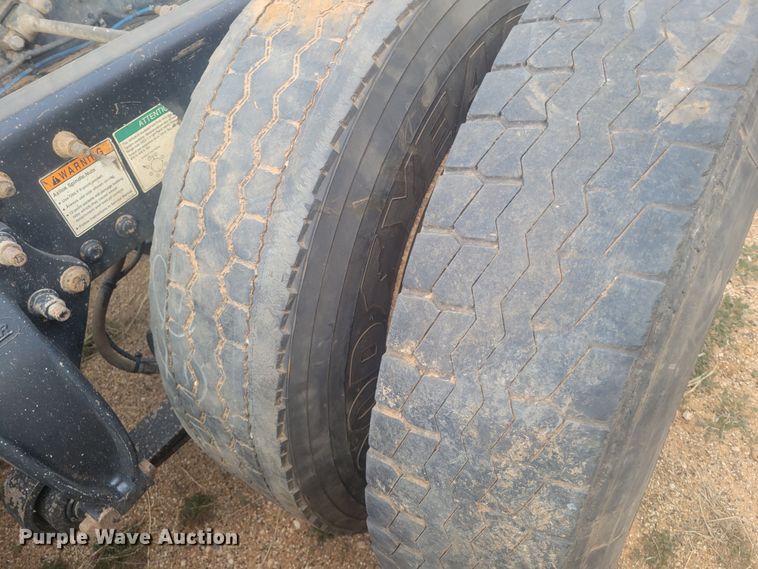 image for item LG9449 2009 Freightliner Columbia  semi truck