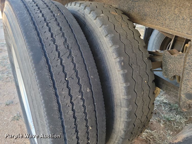 image for item LG9451 1980 Merritt GS-400-08  grain trailer