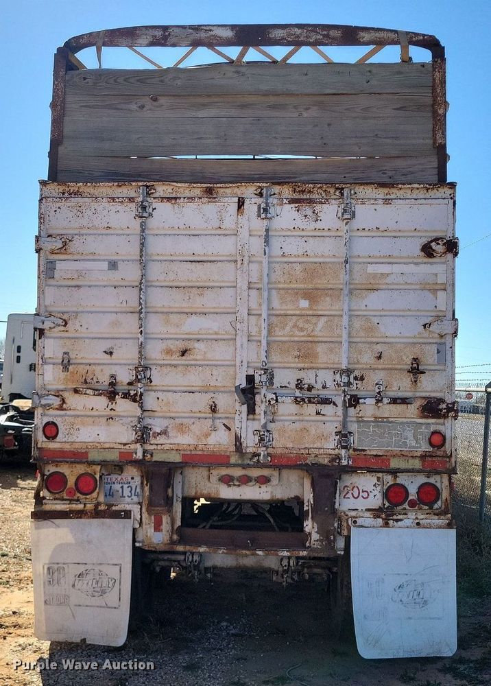 image for item LG9452 1978 Pullman  silage trailer