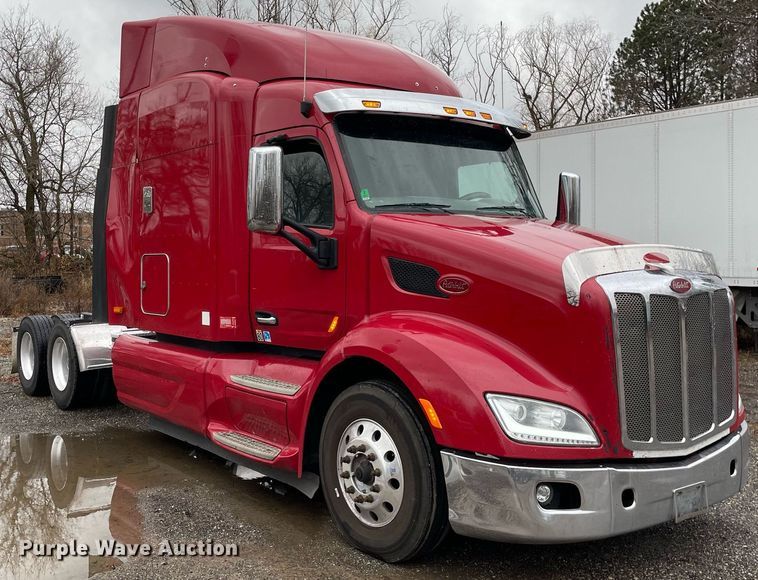 image for item MA9799 2016 Peterbilt 579  semi truck