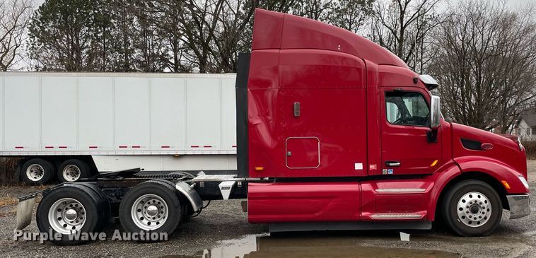 image for item MA9799 2016 Peterbilt 579  semi truck