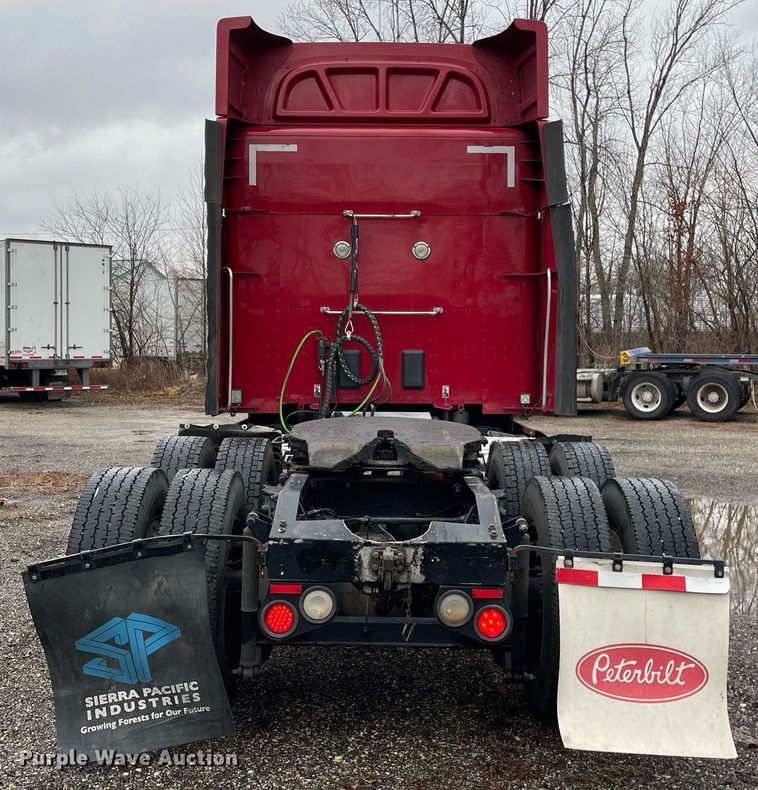 image for item MA9799 2016 Peterbilt 579  semi truck