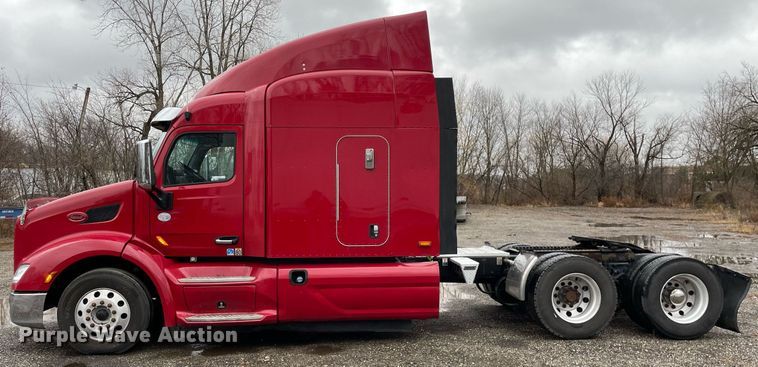 image for item MA9799 2016 Peterbilt 579  semi truck