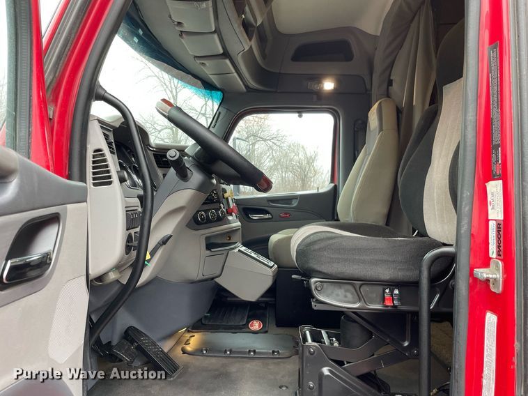 image for item MA9799 2016 Peterbilt 579  semi truck