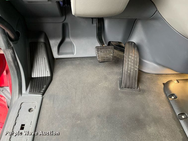 image for item MA9799 2016 Peterbilt 579  semi truck