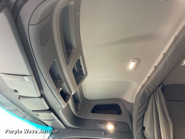 image for item MA9799 2016 Peterbilt 579  semi truck