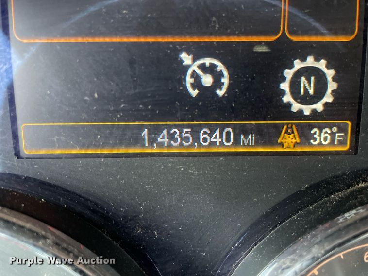 image for item MA9799 2016 Peterbilt 579  semi truck