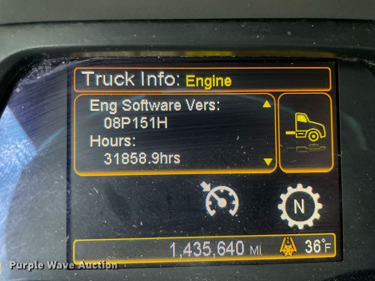 image for item MA9799 2016 Peterbilt 579  semi truck