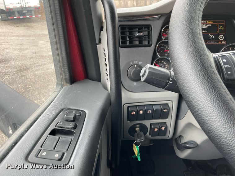 image for item MA9799 2016 Peterbilt 579  semi truck