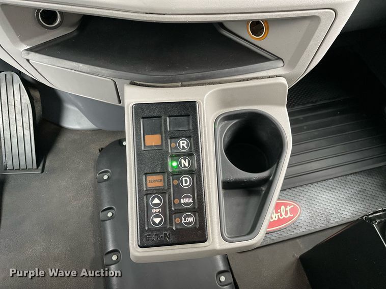 image for item MA9799 2016 Peterbilt 579  semi truck