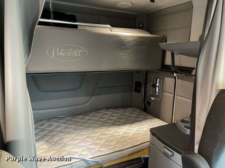 image for item MA9799 2016 Peterbilt 579  semi truck