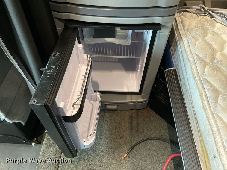 image for item MA9799 2016 Peterbilt 579  semi truck