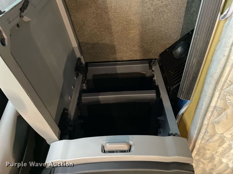 image for item MA9799 2016 Peterbilt 579  semi truck