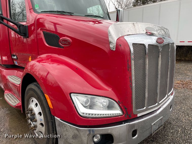 image for item MA9799 2016 Peterbilt 579  semi truck