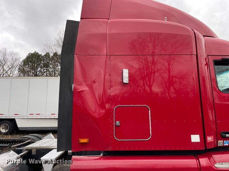 image for item MA9799 2016 Peterbilt 579  semi truck