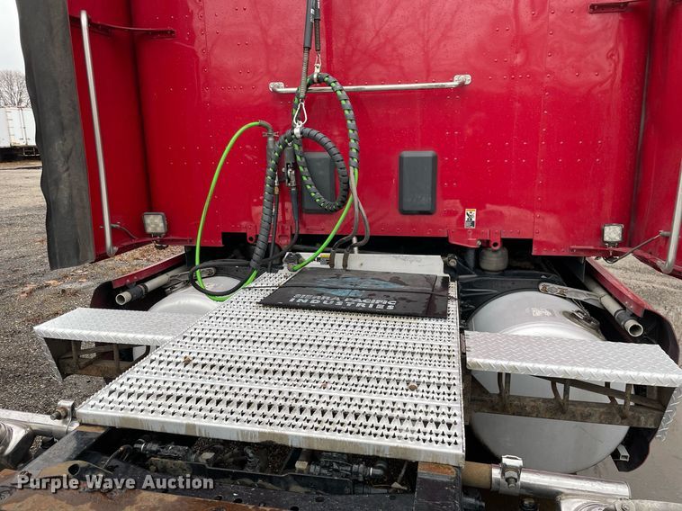 image for item MA9799 2016 Peterbilt 579  semi truck