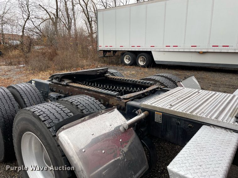 image for item MA9799 2016 Peterbilt 579  semi truck