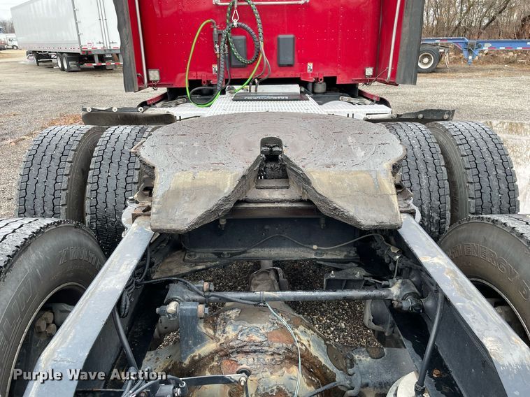 image for item MA9799 2016 Peterbilt 579  semi truck